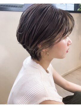 トルネード(TORNADO) 外国人風ショートボブ ハイライト 前髪インナーカラーグレージュ