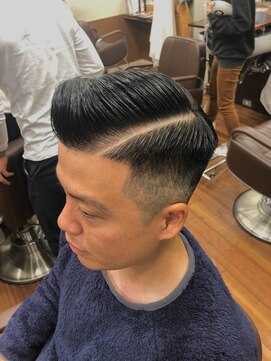 グルーマーズトウキョウ(GROOMER/S TOKYO) ポンパドール　ライン　フェード【HOMME HAIR ZERO伊藤】