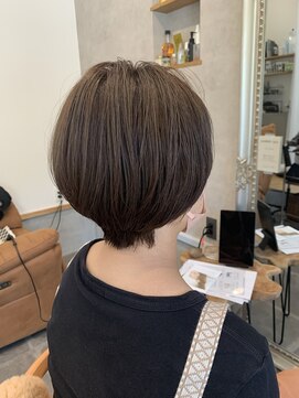 アノニム(Anonyme) 前下がりショートボブ