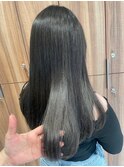 <長まなみ>ストレートワンカールロングにツヤ感オリーブグレー