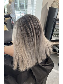 ピヨン 心斎橋(piLLon) バレイヤージュ☆ホワイトベージュ