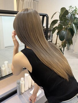 ニィ(2iee.) グレージュ