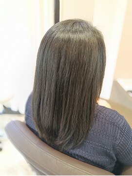 アンベリールフルー(EMBELLIR fleur) オーガニックカラーのロングレイヤーカットスタイル