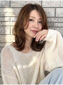 ナチュラルくびれレイヤー×シアーベージュミディ