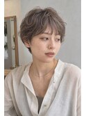 透明感グレージュのゆるふわマッシュベリーショート