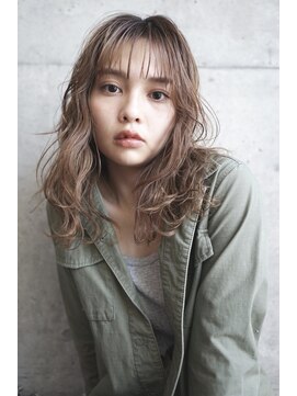 ファム(FAM) ウェーブミディ×濡れ髪