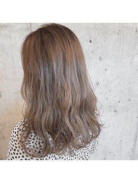 テイラー(Taylor) ［Taylor］☆大宮　グレージュ×大人可愛いゆるふわウェーブ