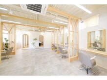 全席ガラスで仕切られた半個室空間