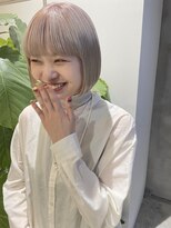 イル(ill)&nbsp;ホワイトカラー　ピンクアッシュ　ツヤカラー　大須