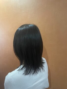 クネア(kunea) くびれヘア/ウルフ/暗髪/ダークアッシュ/寒色系カラー