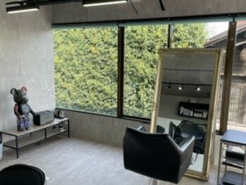 リービング(LEAYVING)の写真/周りを気にせずにお客様だけの時間をゆっくりお過ごし頂ける、1席のみのプライベート空間が魅力♪