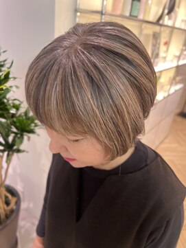 ステア ケース(stair case) リタッチとローライトでつくる脱白髪染め系グレージュ