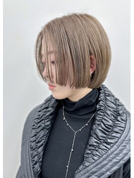 タイ(TAI) ダブルカラー グレーベージュ ミニボブ