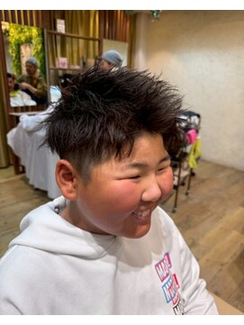 バグスドゥア(Bagus dua) 刈り上げセンターパートめっちゃ笑顔ショート1.30