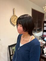 シー 岡崎(,SHE) 顔周りを包み込む姫ライン×小顔効果抜群の最新ネオウルフ