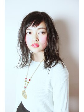 ユートピア(U topia) ミディアムも切りっぱなしウェーブで【ユートピア渡邉】