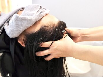 ピントヘアーワークスソウコ(PINT HAIR WORKS SOKO)の写真/周りを気にせず極上の一時をお過ごし下さい♪考え抜かれた頭皮ケアで健康的な美髪へ★リフトアップ効果も◎