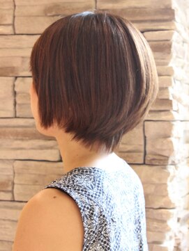 レウナ 外苑前(Reuna) 【30代・40代・50代】丸みが綺麗なナチュラルショート