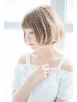 ミエル ヘア 新宿(miel hair) 〈mielhair新宿〉ハイトーンベージュ ふんわりボブ