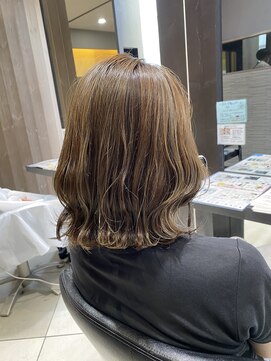 ジャパン ホンテン(JAPAN HONTEN) 切りっぱなしミディアムボブ ハイライトベージュ