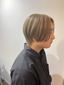 ヘアスペースブルーム エボリューション 庄内店(HAIR SPACE BLOOM evolution) 【庄内／ショートヘア】ハイトーンカラー・センターパート