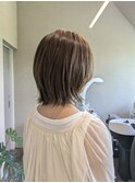 ボブスタイルのオリーブカラー