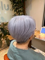 ウラ(.ula)&nbsp;グレイヘア耳掛けショートボブ脱白髪染め髪質改善白髪ぼかし浦和