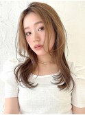 ミルクベージュ×ミディアムレイヤー