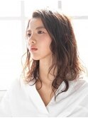 ナチュラル質感の無造作カールロング