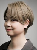 白髪ぼかしハイライトグレイカラーくびれヘアショートボブ