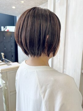 キャアリー(Caary) 福山市Caary丸みショート前下がり引き締めボブ簡単スタイリング