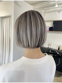 ホワイトアッシュのミニボブバレイヤージュ