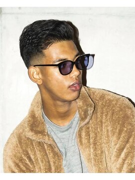 ワンワンオー バーバーショップ コンチネンタル(@110 BARBER SHOP continental) FADEカット