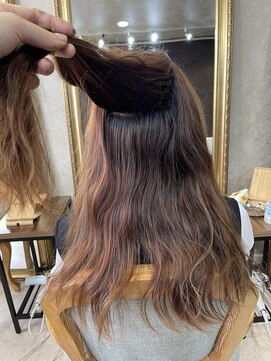 アンフィユヌキャトル(AnFye une Qatll) ブリーチ毛の方を高難易度縮毛矯正で艶髪に変身