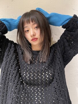 ルル 表参道(lulu.) オン眉 切りっぱなし ミディアムレイヤーダークアッシュ【Riku