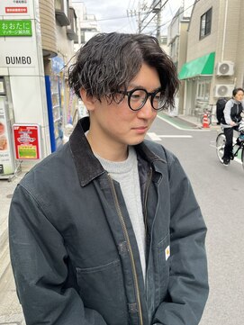 アイズ 海老名(AIZU) ツイストスパイラルパーマ 縦落ち センターパート 眉毛