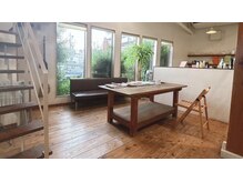 ビートプラス(Beat+ hair)の雰囲気（広々とした待合でお子様ずれでも安心してご来店できます）