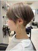 刈り上げコンパクトショート×ホワイトグレージュ