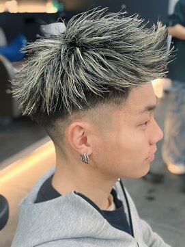 バース バイ ハピネス(BIRTH by happiness) 奈良メンズホワイトメッシュフェードジェットモヒカン短髪