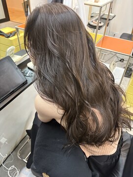 スミ(SUMI) 黒髪 暗めカラー オリーブグレー 小顔 【神戸 三宮 元町】