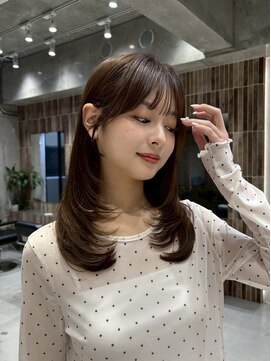 ファルベ(Farbe) 大人ガーリーダークアッシュ似合わせカットメディアムレイヤー