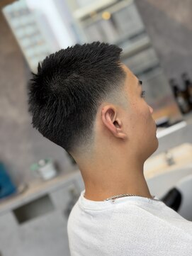 メグロバーバーショップロッポンギ 目黒六(MEGURO BARBER SHOP 6PPONGI) ローフェード/lowfade