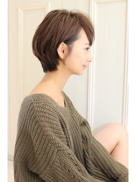 レウナ 外苑前(Reuna) 20代30代40代暗めカラーでも可愛いナチュラショートボブ