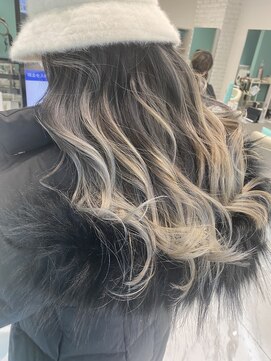 リーホリエ(Lee Horie) 【高木】最新！LA風のホワイトベージュ◎