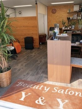 ワイアンドワイ(Y&Y)の写真/気軽に通える雰囲気の良さが魅力のサロン♪一人一人の髪質や骨格を見極め、あなたに似合うスタイルをご提案