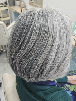 ミドル(MIDDLE)の写真/白髪率に合わせて目立ちにくいオススメカラーをご提案◎白髪をカバーしながらデザインカラーを楽しめます♪