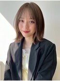 グレージュ切りっぱなしボブ前髪ありミニボブミルクティベージュ
