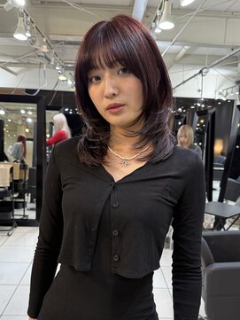 アクアオモテサンドウ(ACQUA omotesando) △ミディアムレイヤーカットハッシュカットバーガンディレッド