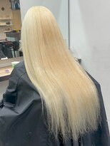 ベレーザ 渋谷(BELEZA)&nbsp;17248全頭ブリーチ抜きっぱなしブ金髪ブロンドバタフライカット