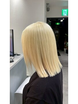 シエラ 南船場(CIERA.) 外ハネボブショートウルフミニボブブリーチショートカット